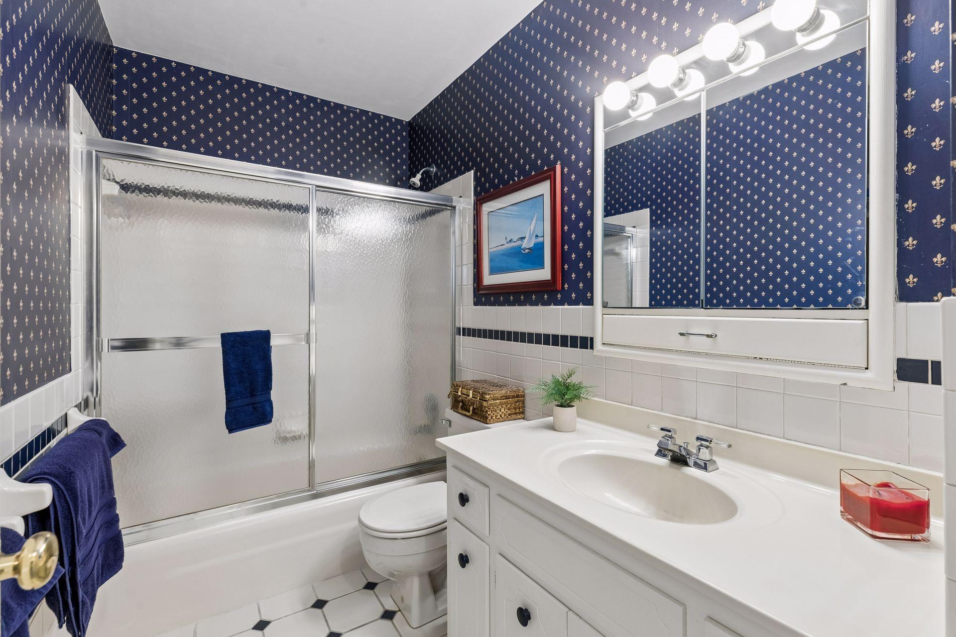 615 Narcissus Lane N