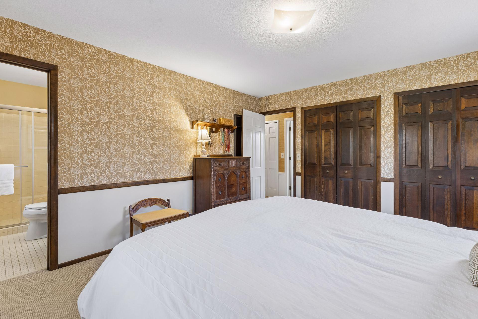 615 Narcissus Lane N