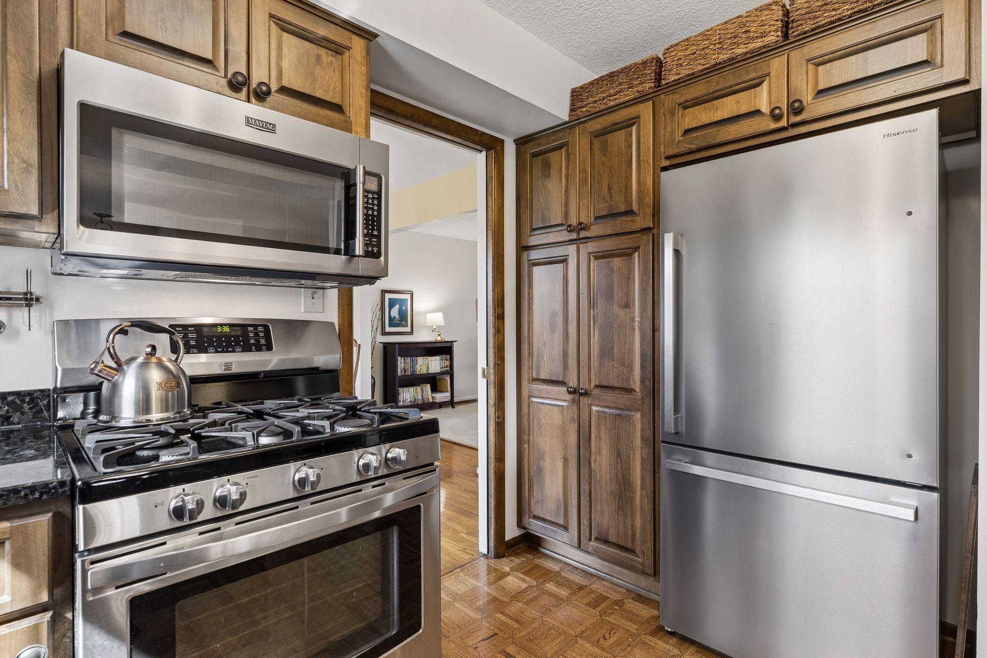 615 Narcissus Lane N