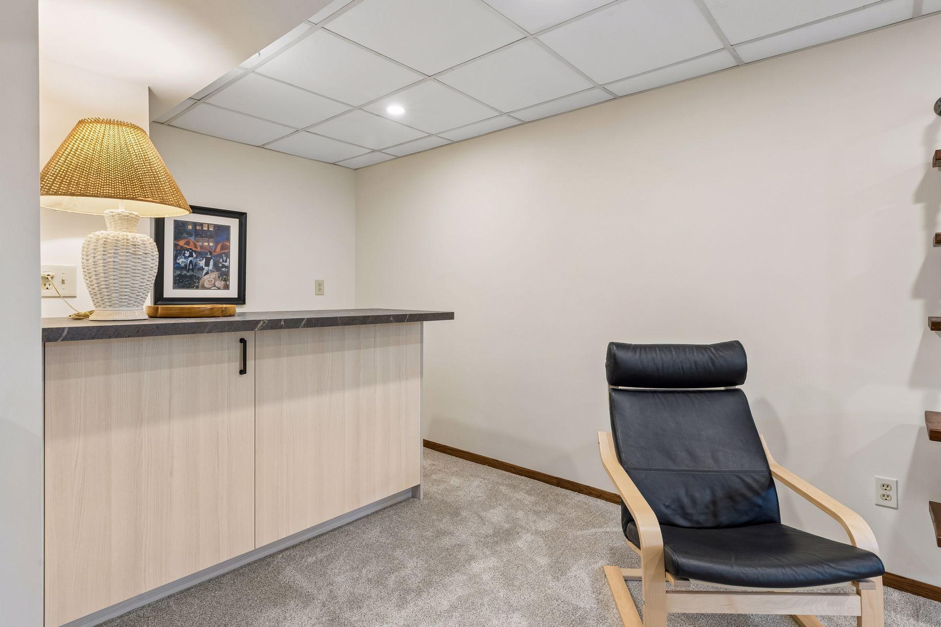 615 Narcissus Lane N