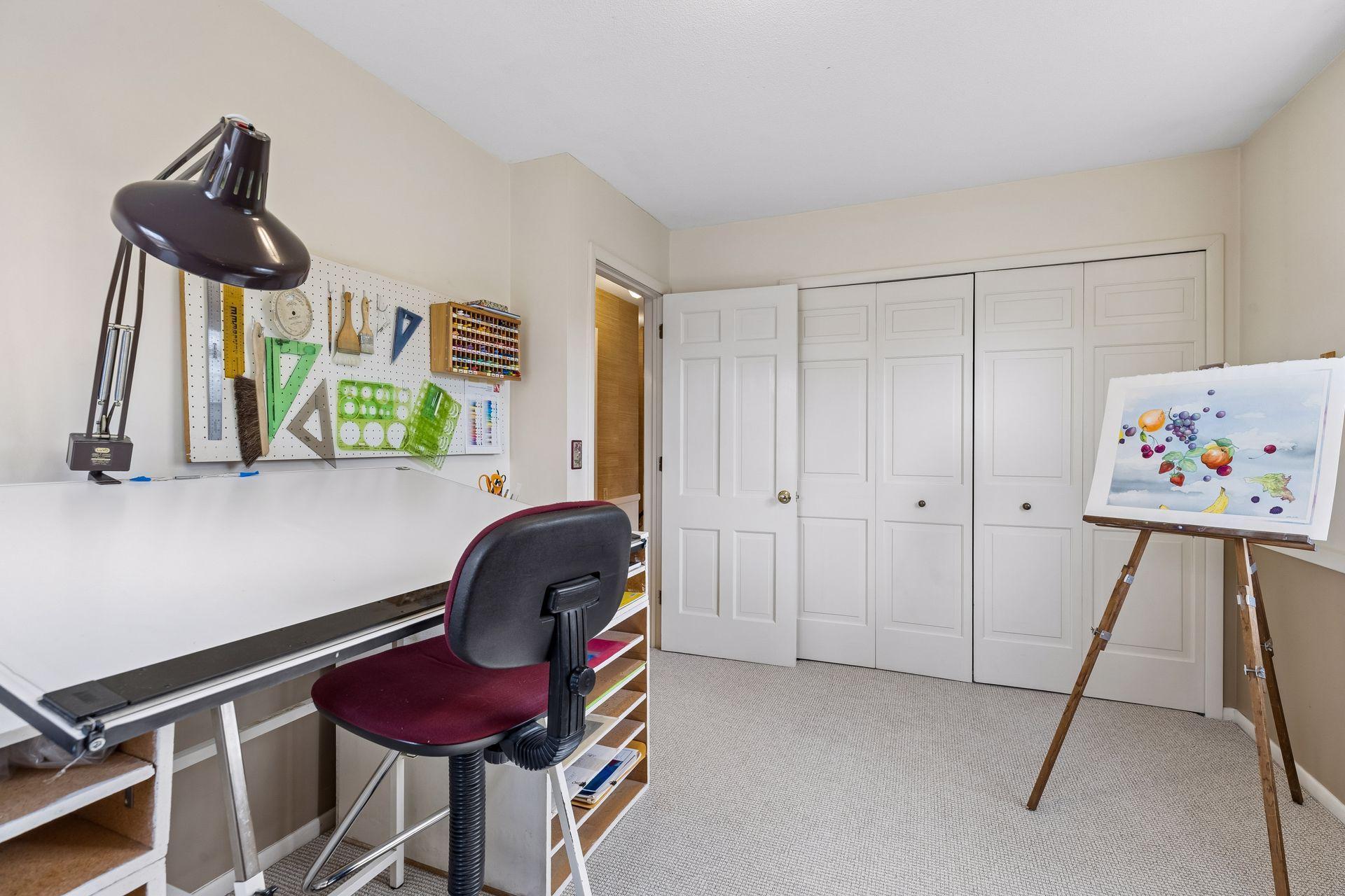 615 Narcissus Lane N