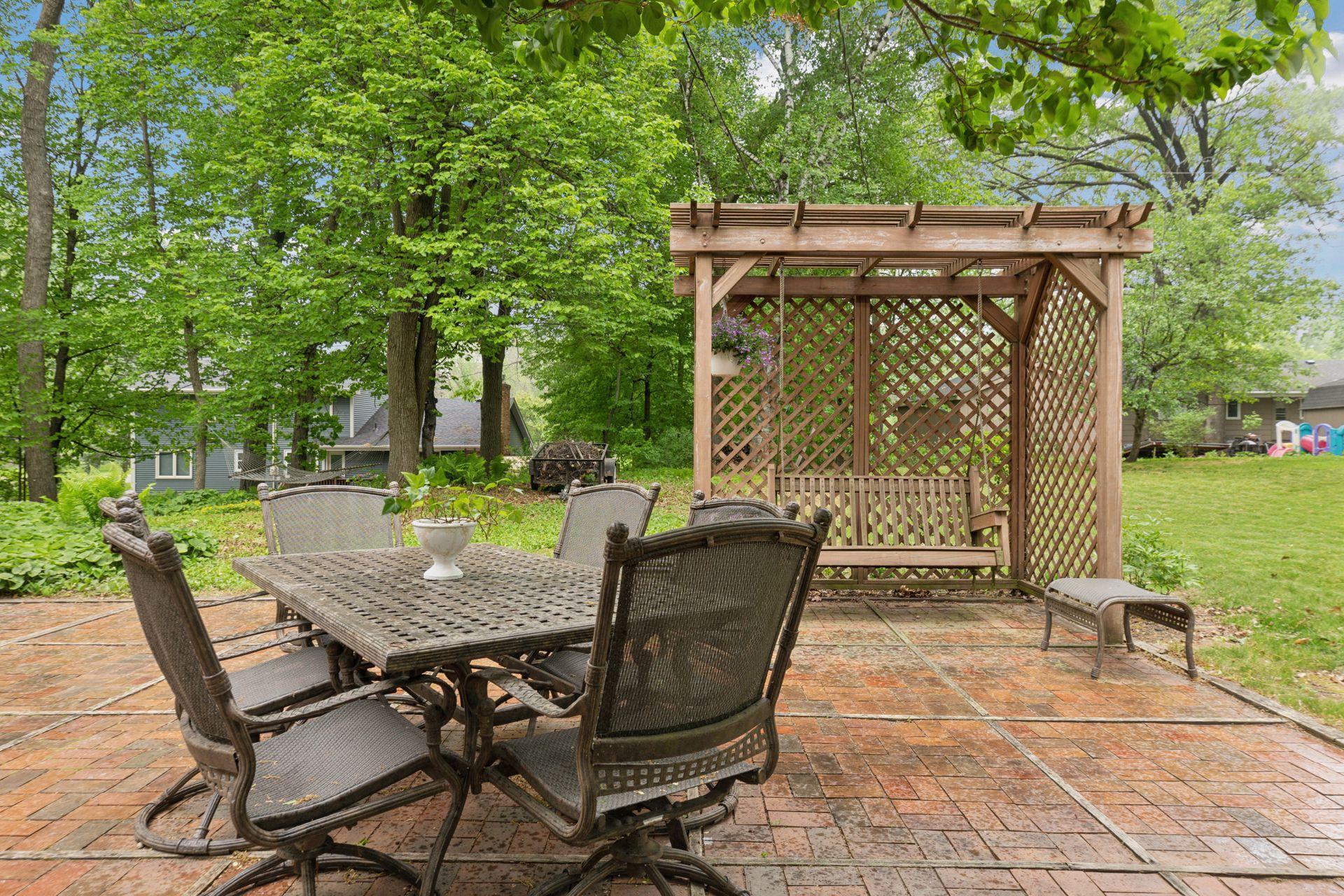 615 Narcissus Lane N