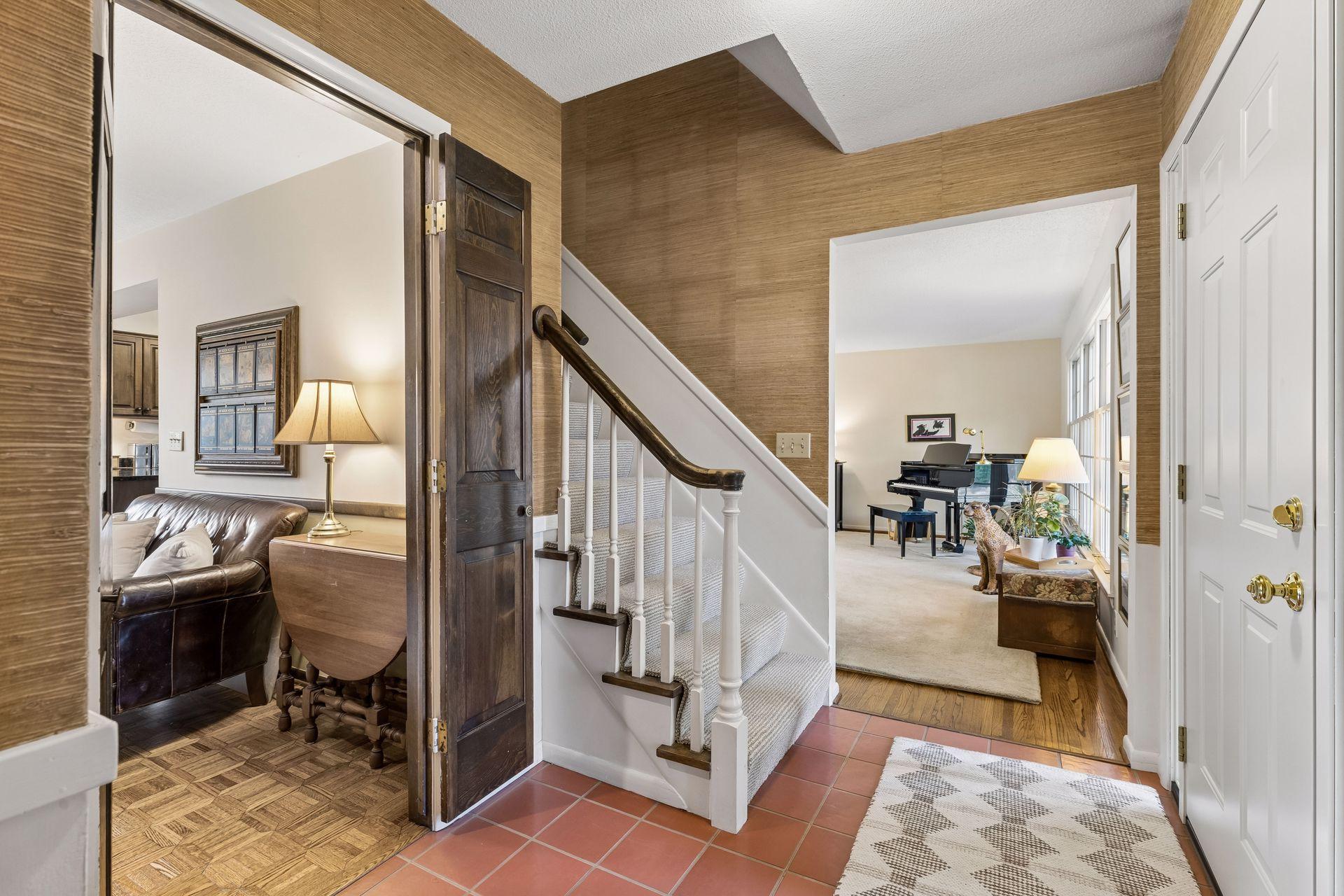 615 Narcissus Lane N