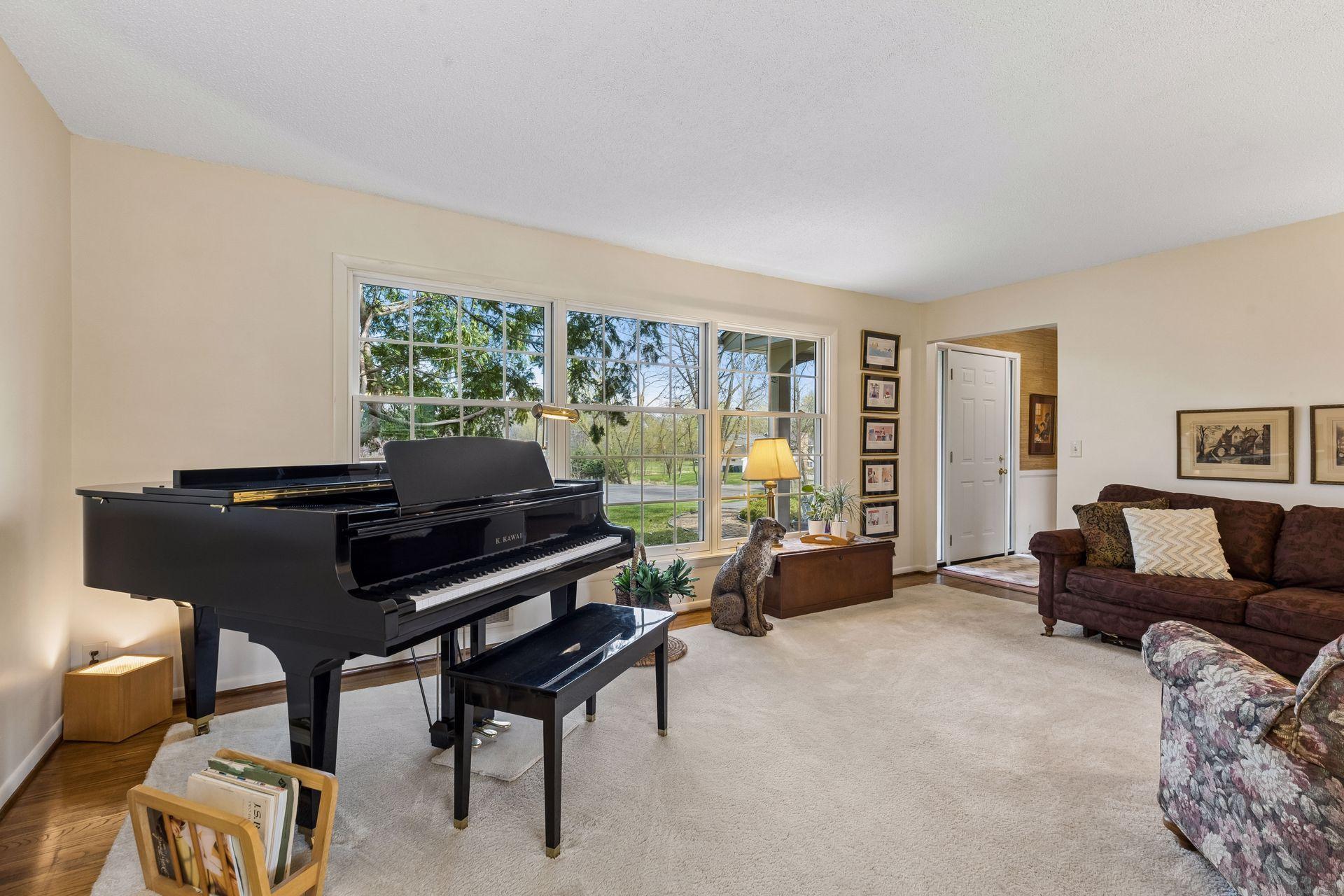 615 Narcissus Lane N