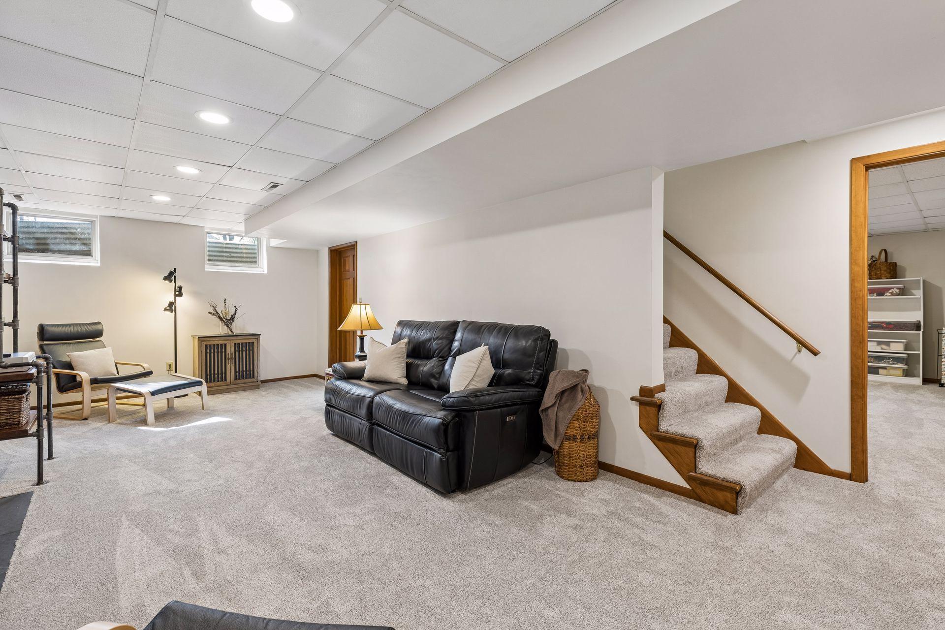 615 Narcissus Lane N