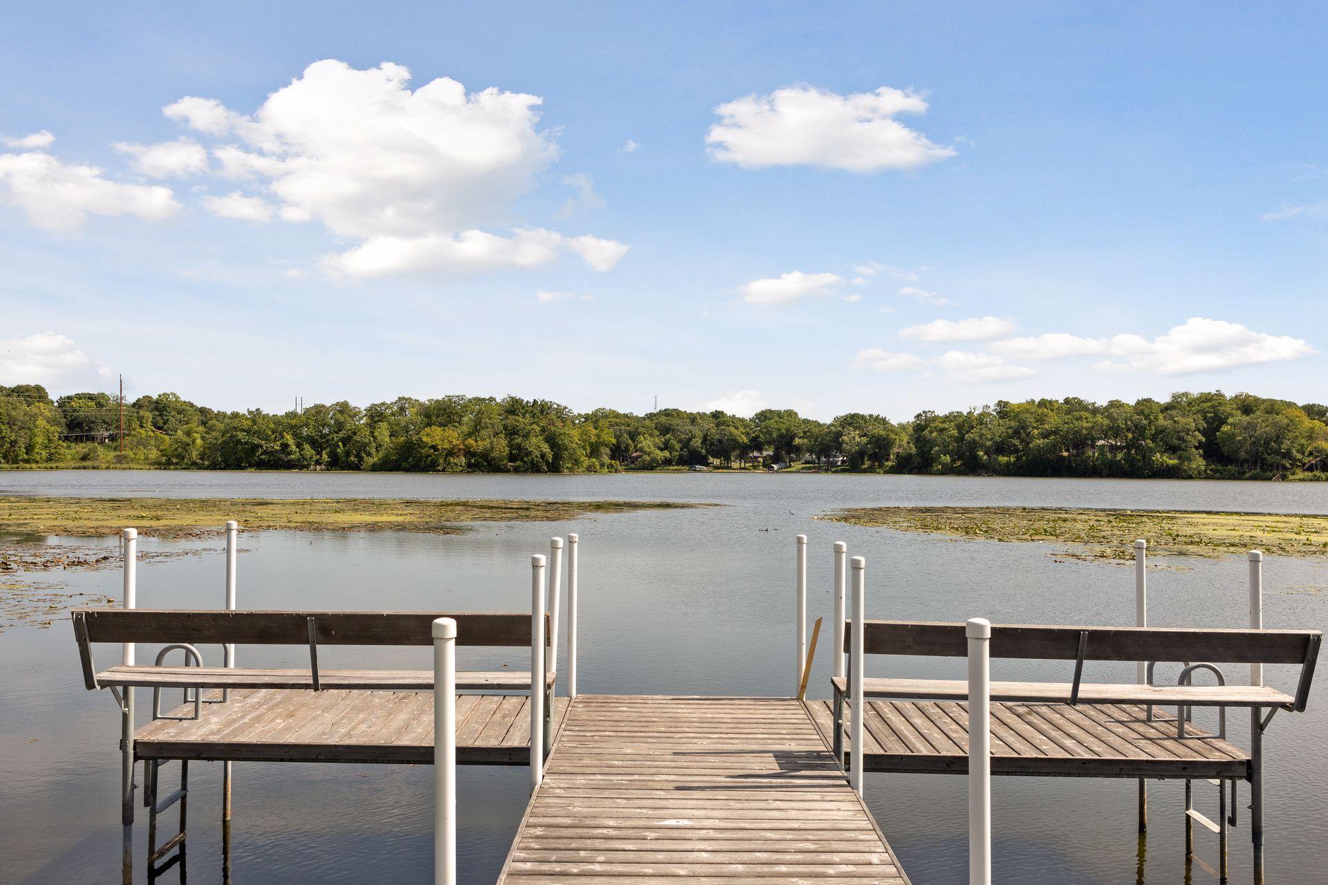 615 Narcissus Lane N