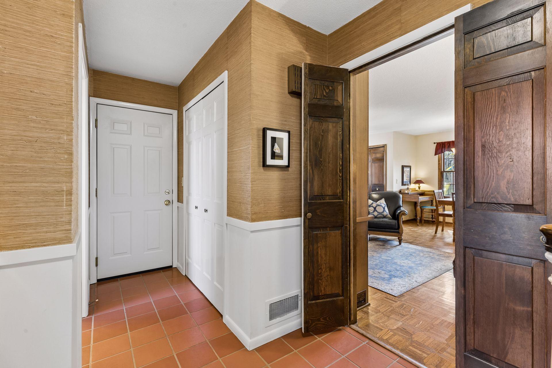 615 Narcissus Lane N