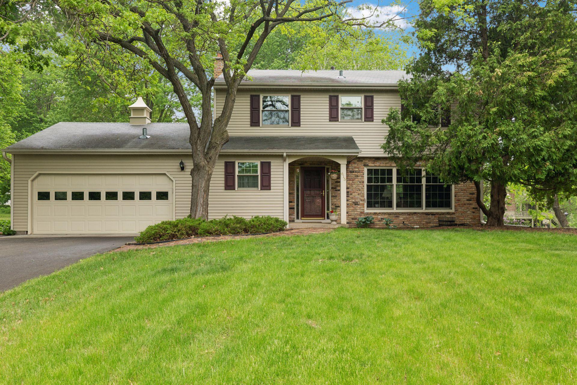 615 Narcissus Lane N