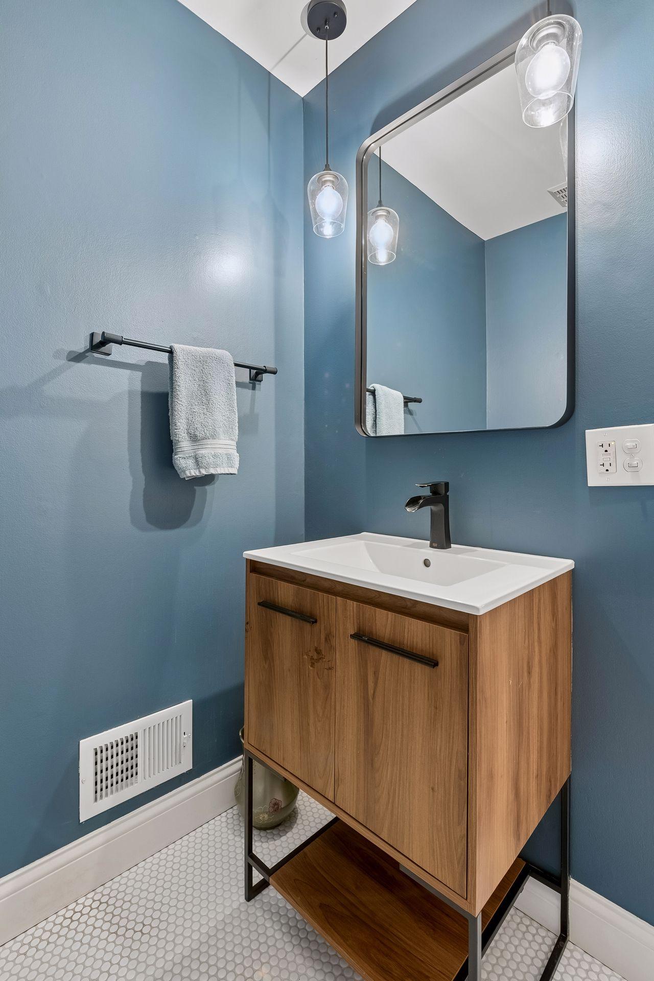 2713 W 54th Street