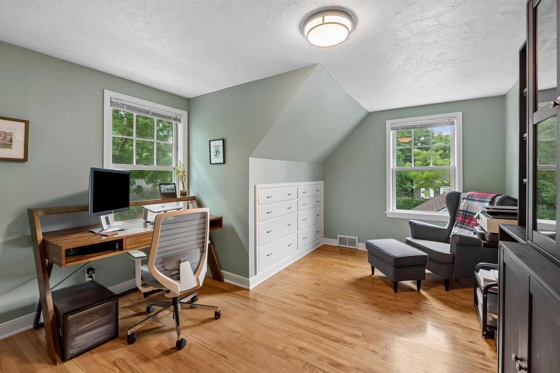 2713 W 54th Street