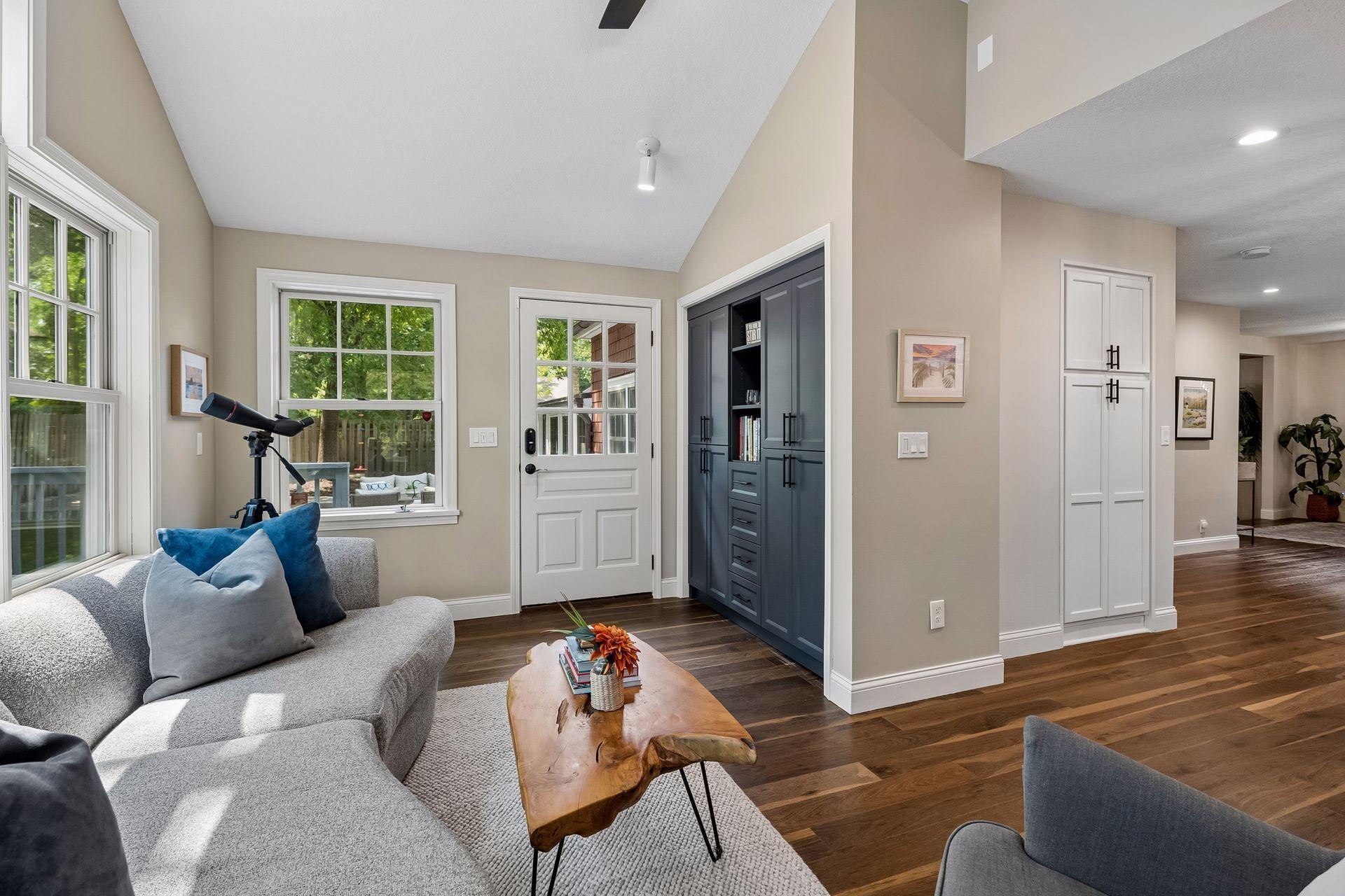 2713 W 54th Street