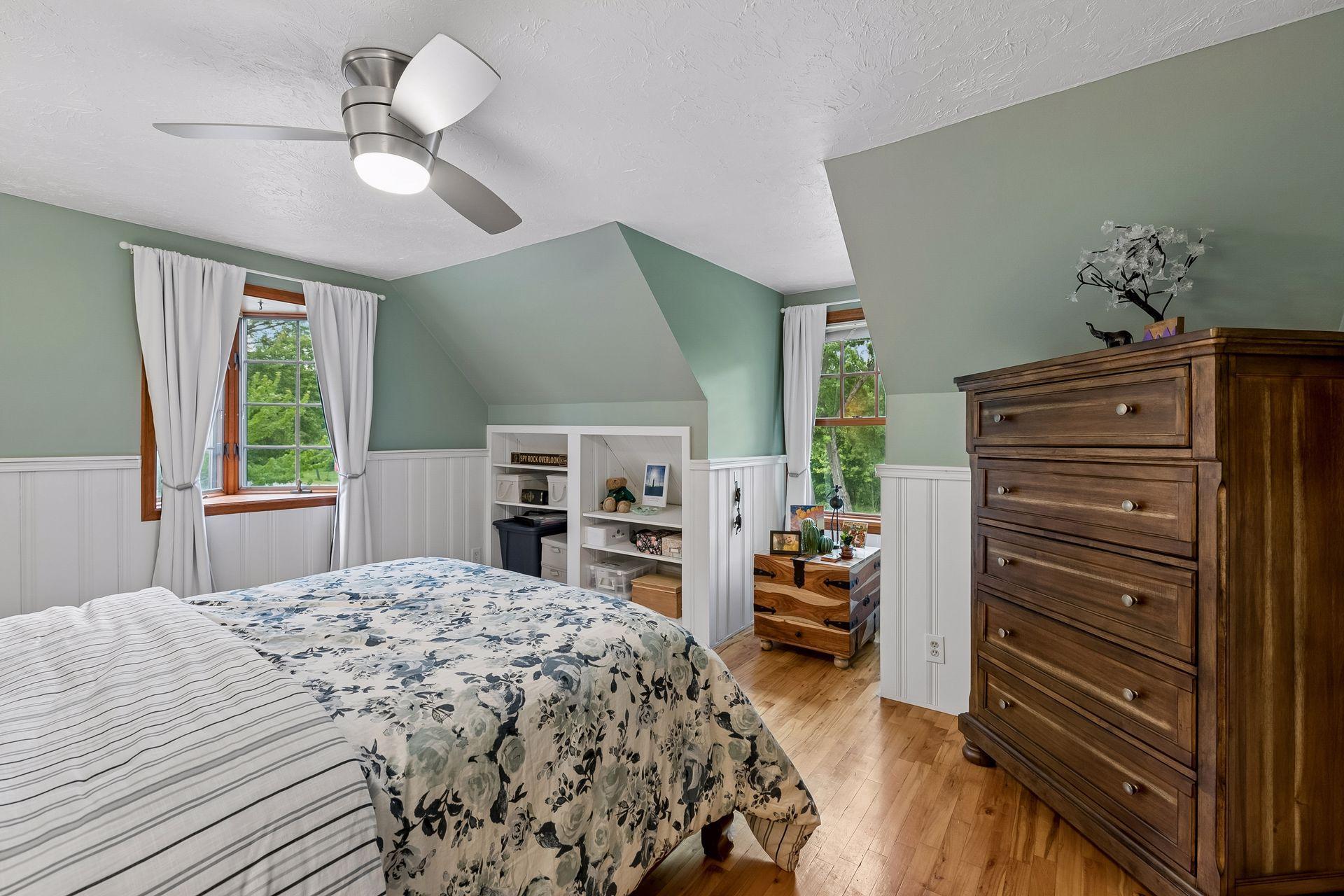2713 W 54th Street