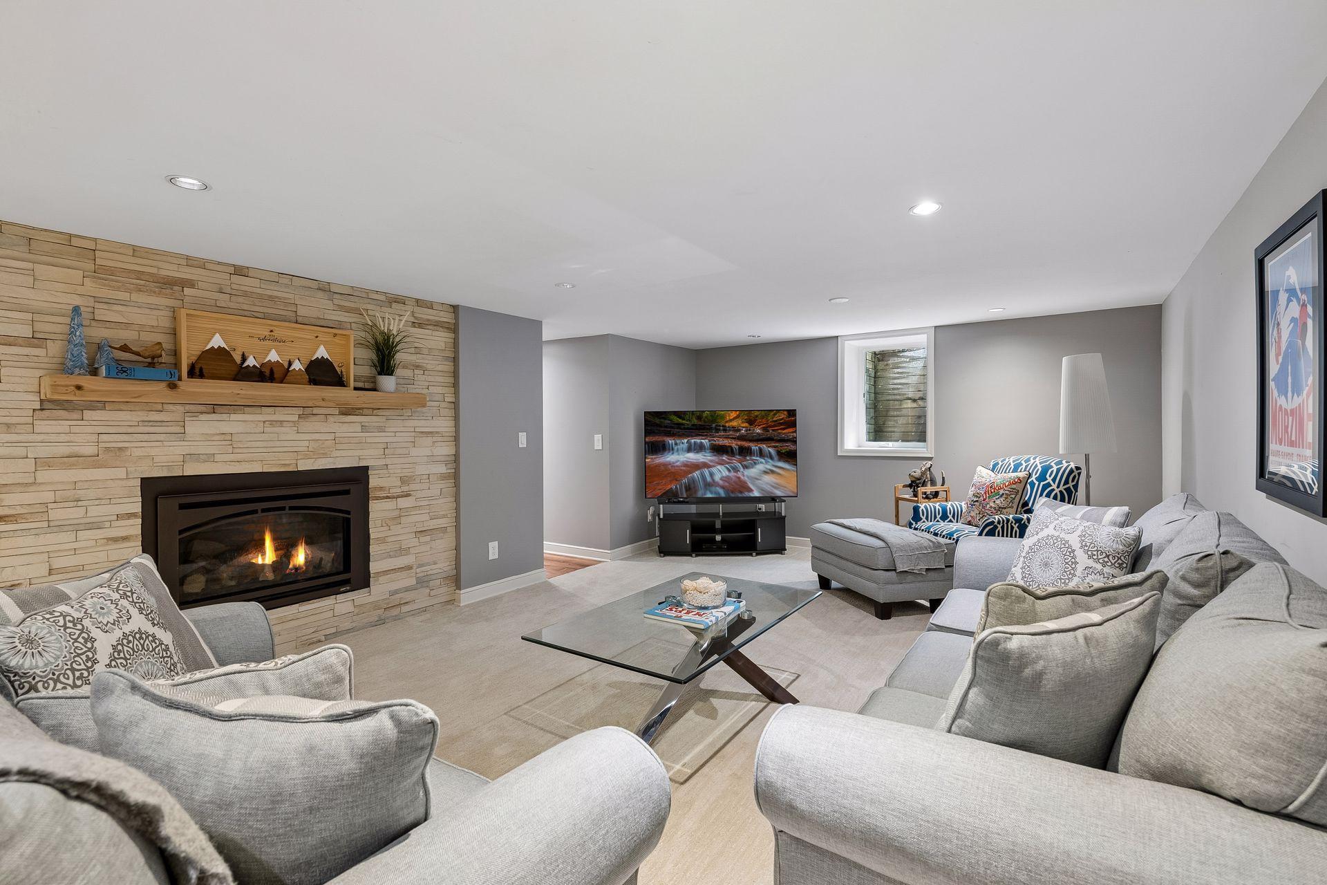 2713 W 54th Street