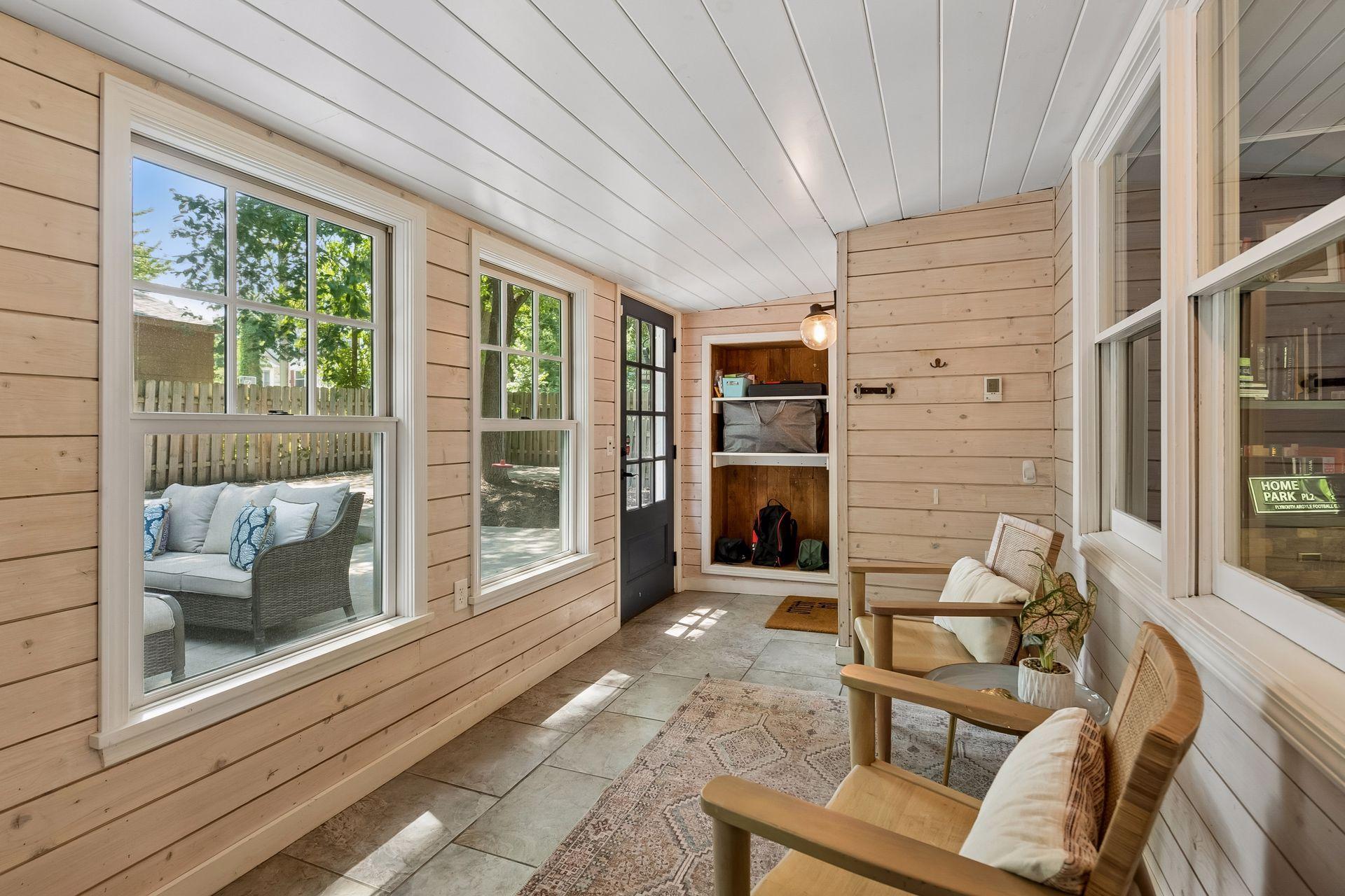 2713 W 54th Street
