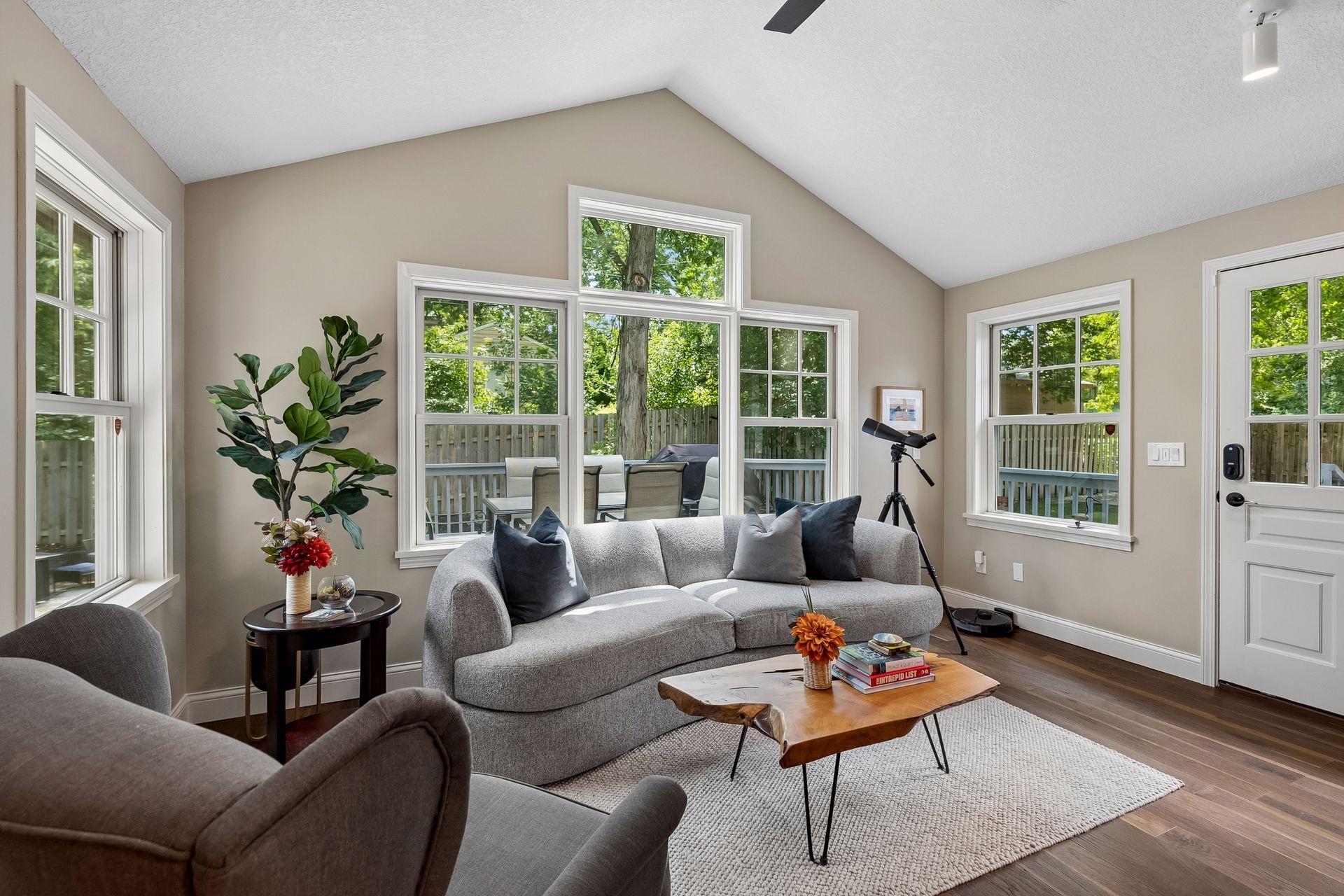 2713 W 54th Street