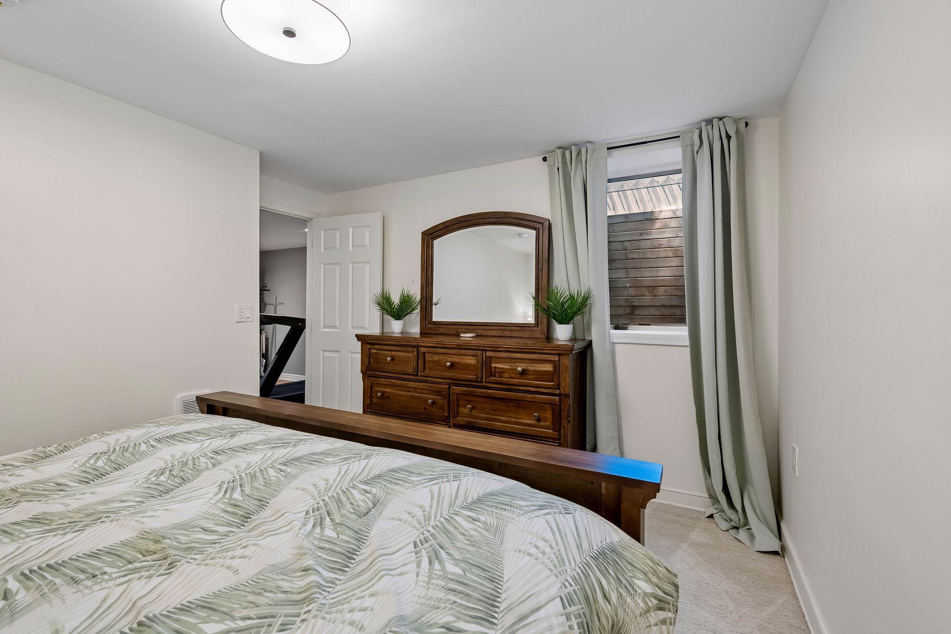 2713 W 54th Street