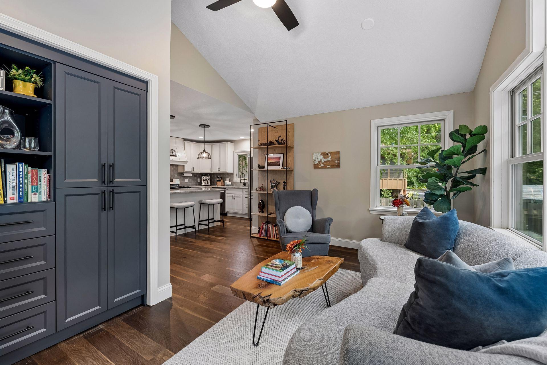 2713 W 54th Street