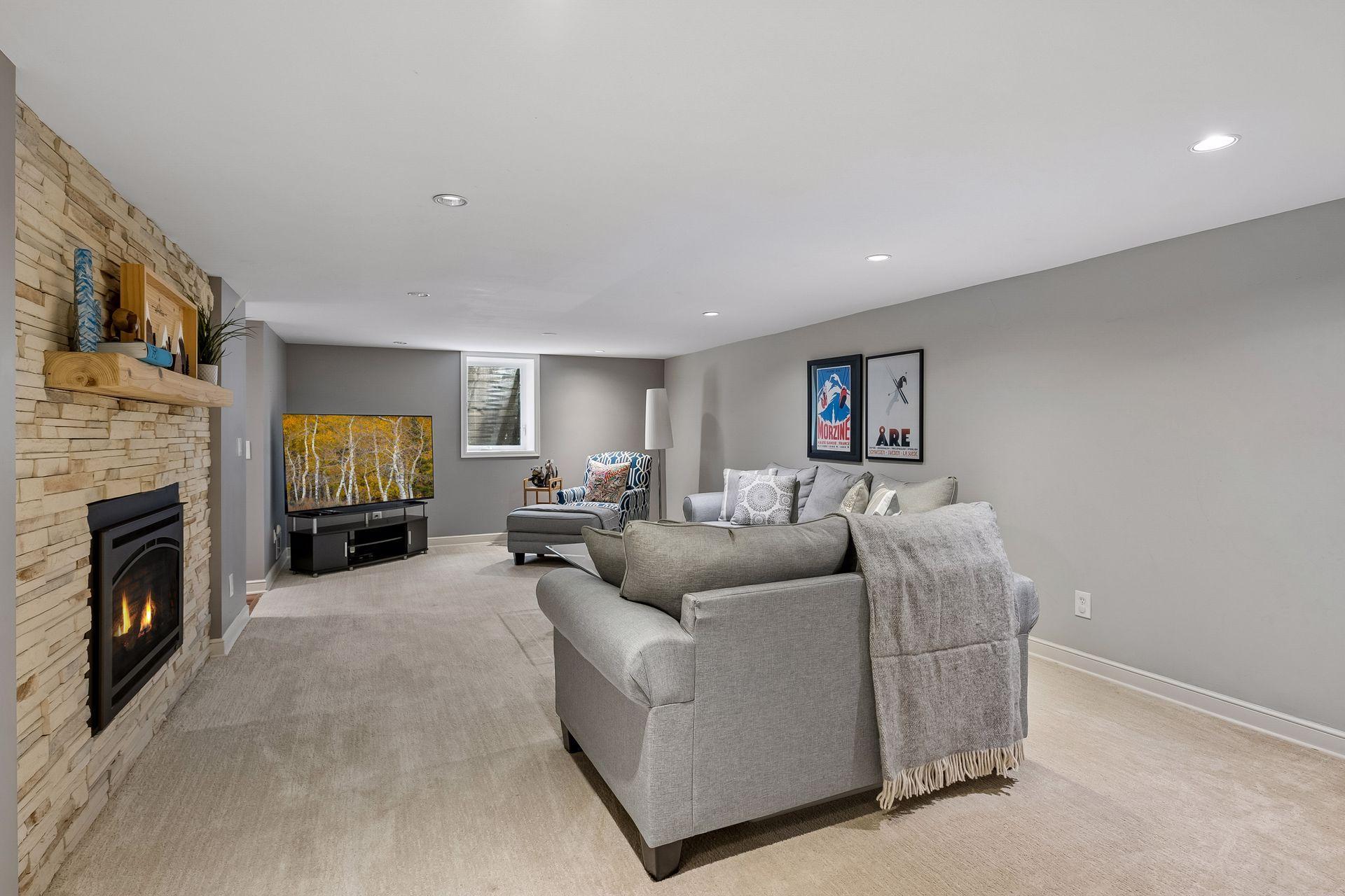 2713 W 54th Street