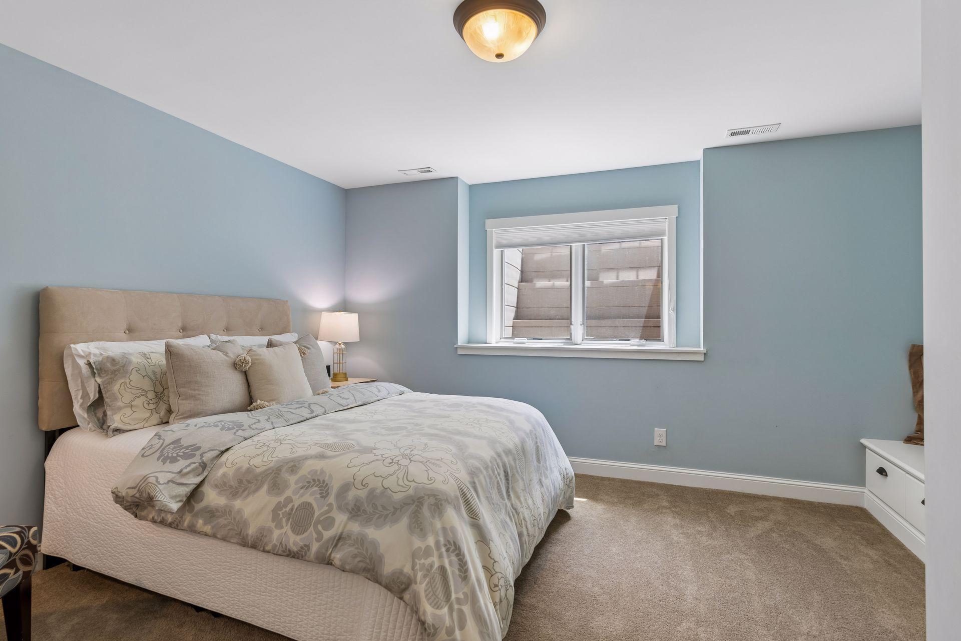 238 Broadway Avenue N