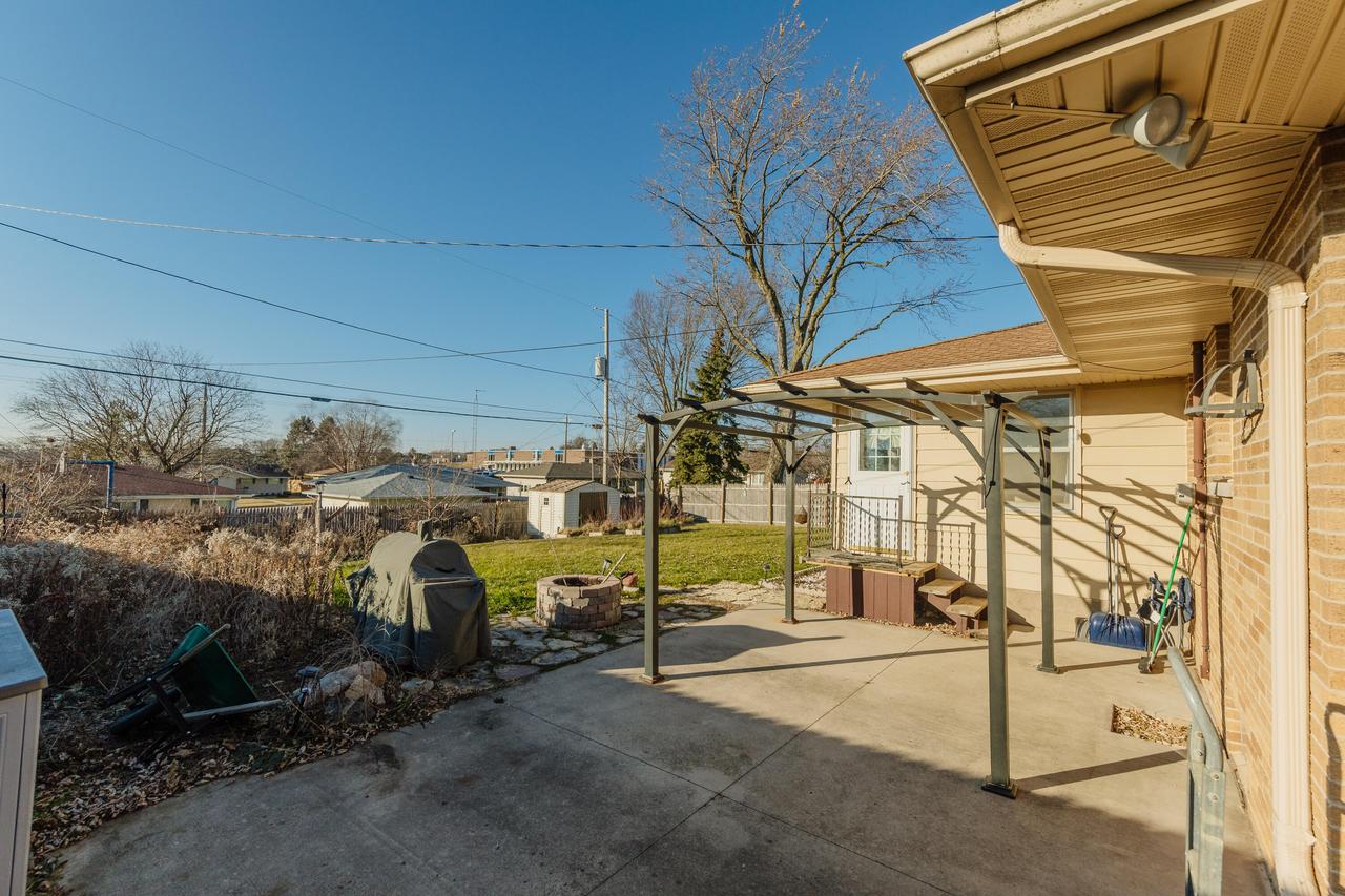 325 Donald DRIVE