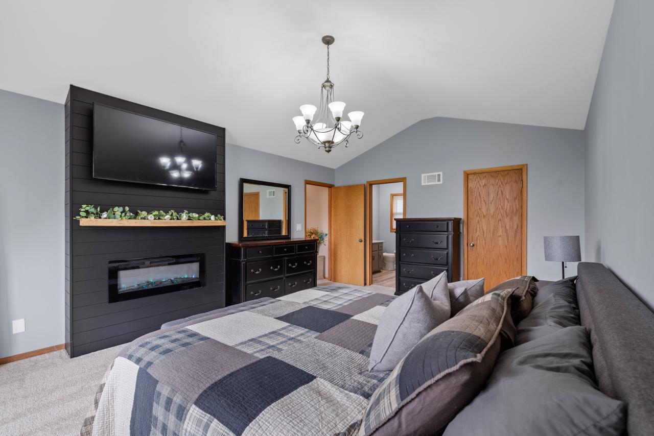 10038 North Brookdale DRIVE