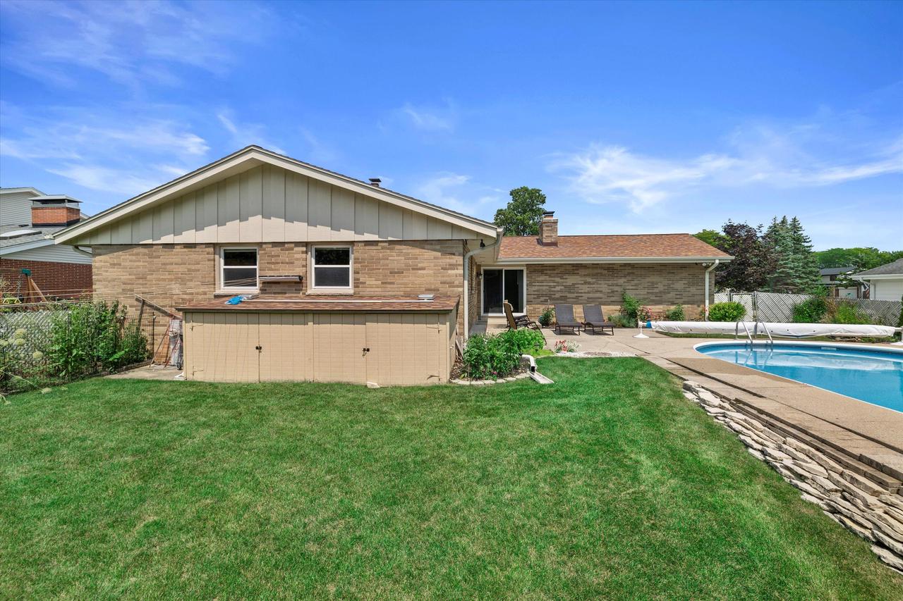 12725 West Brentwood DRIVE