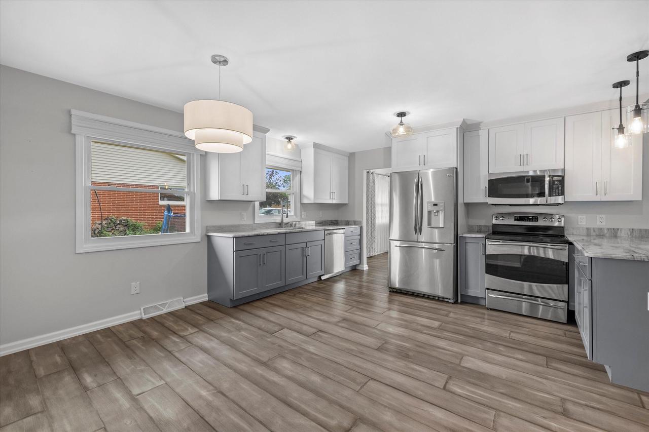 12725 West Brentwood DRIVE