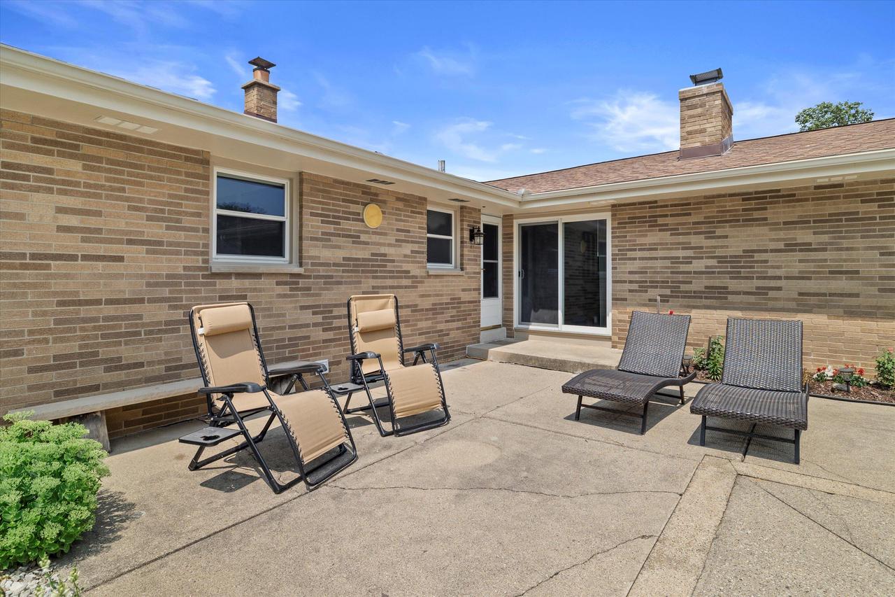 12725 West Brentwood DRIVE