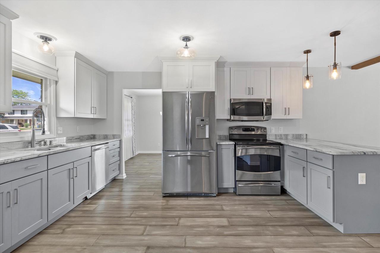 12725 West Brentwood DRIVE