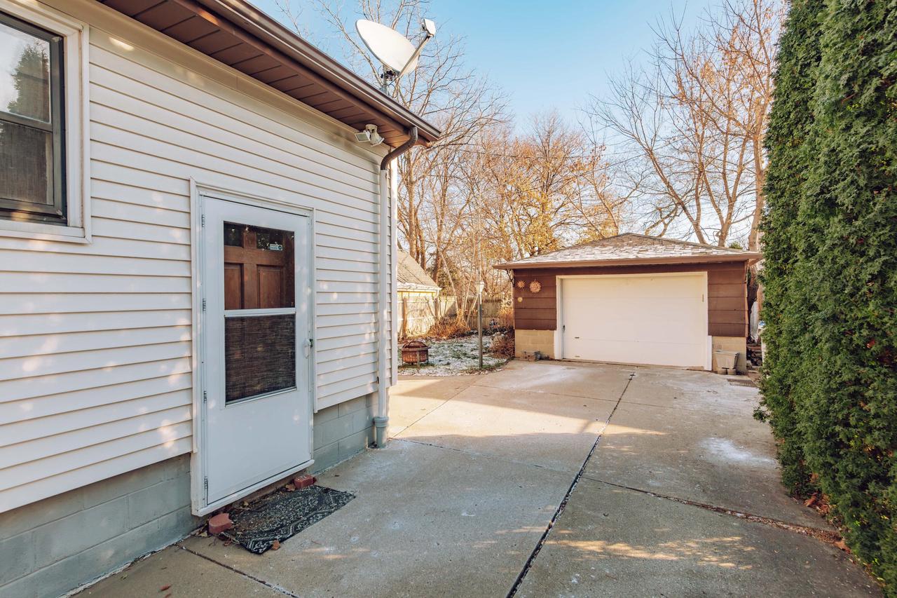 3448 South Howell AVENUE