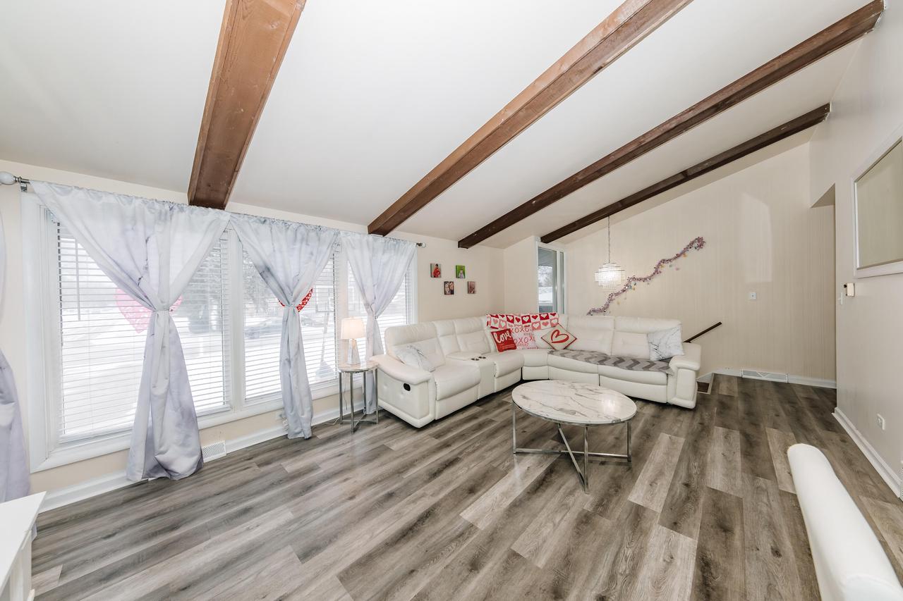 5350 Gallant Fox LANE