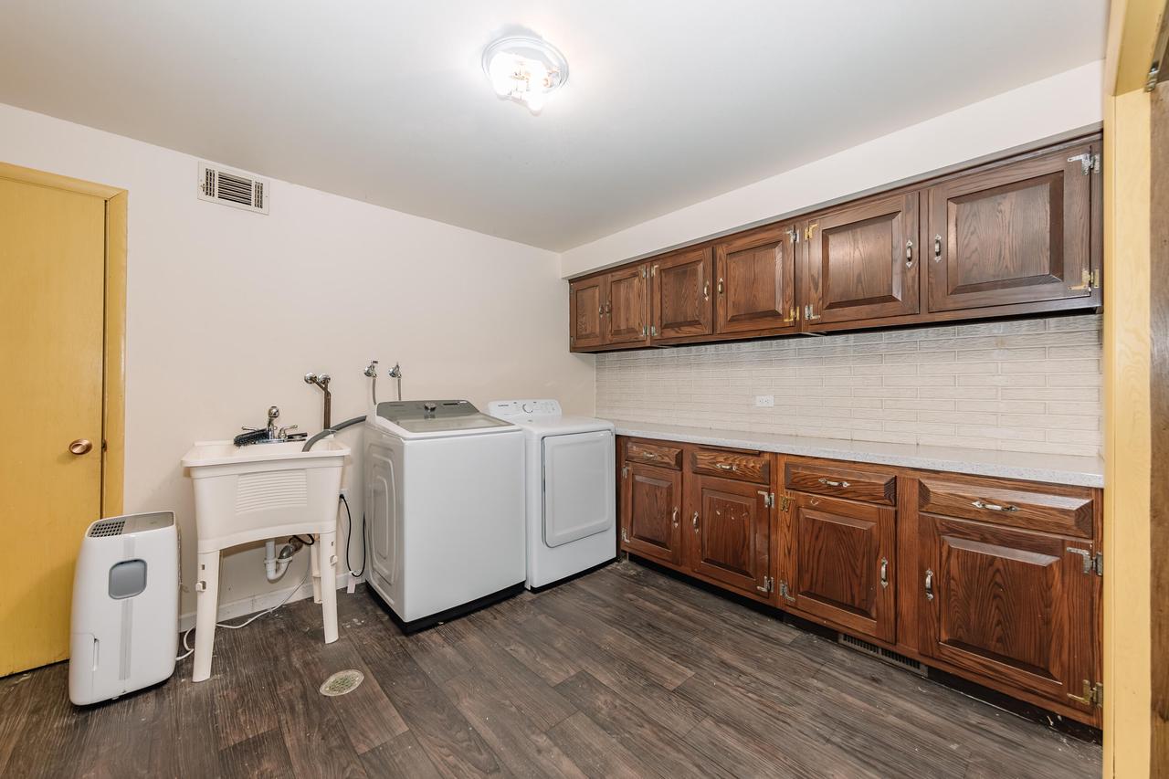 5350 Gallant Fox LANE