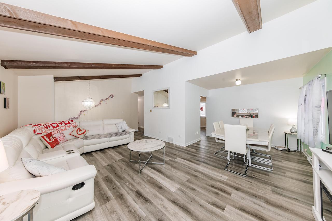5350 Gallant Fox LANE