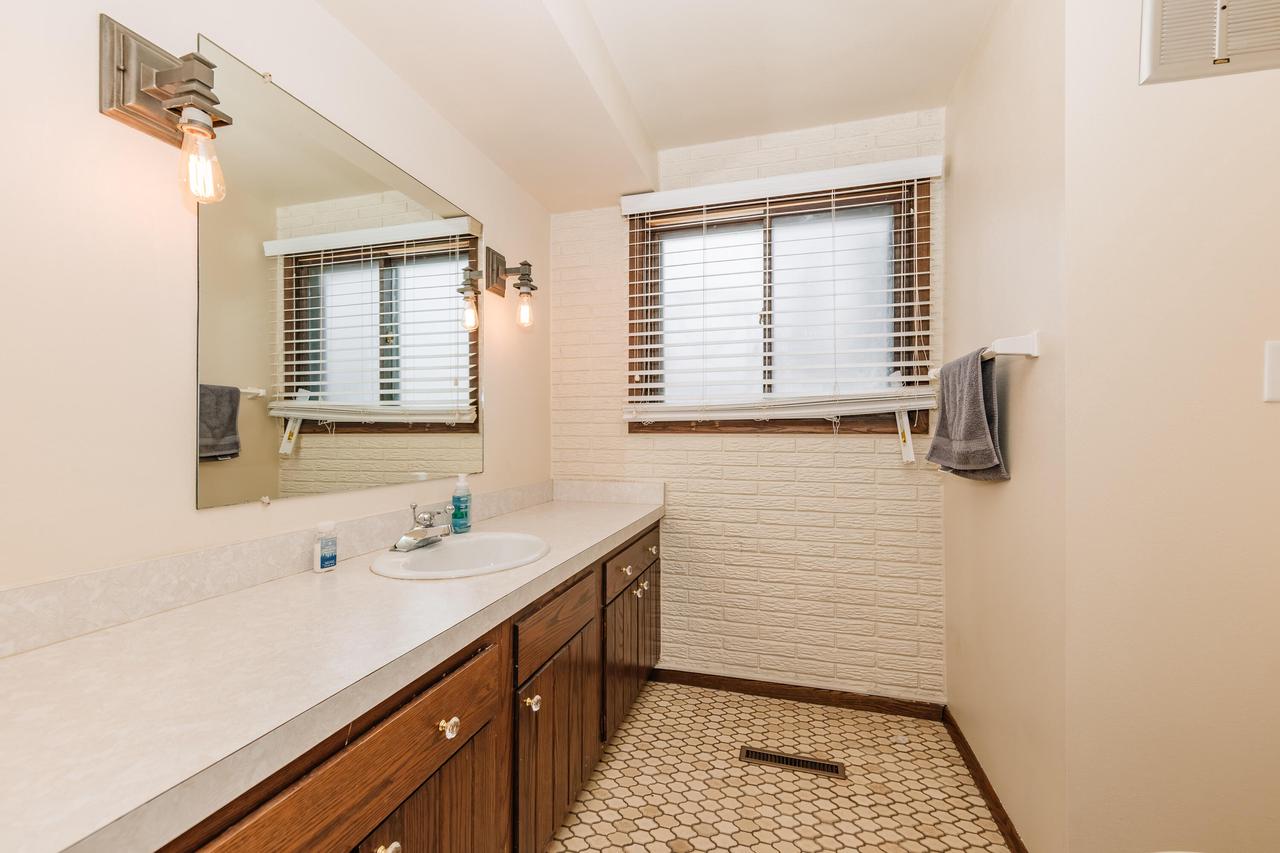 5350 Gallant Fox LANE