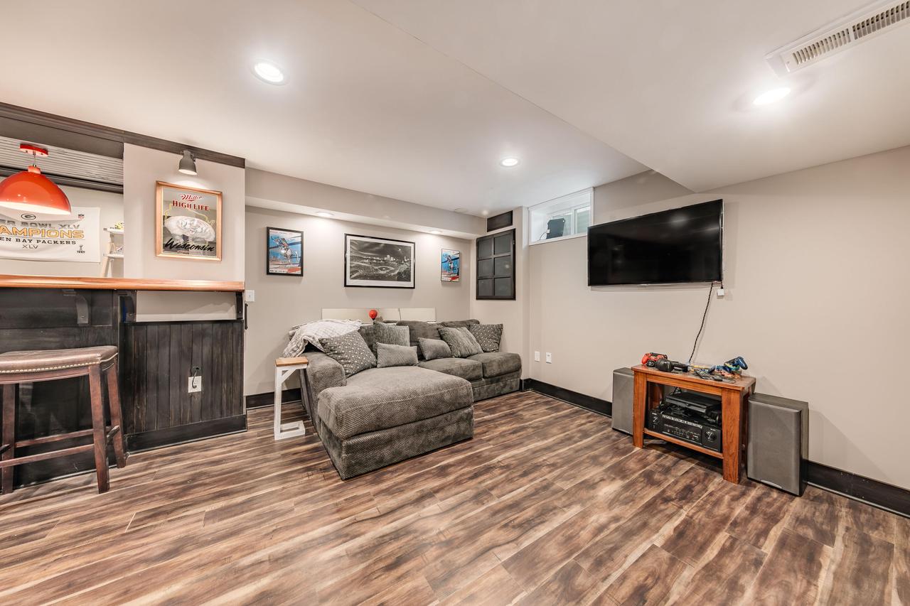 9819 Dana DRIVE