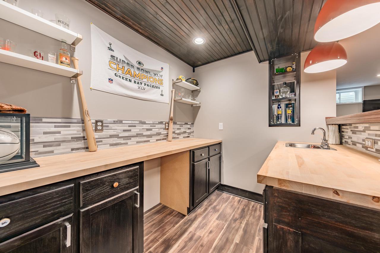 9819 Dana DRIVE