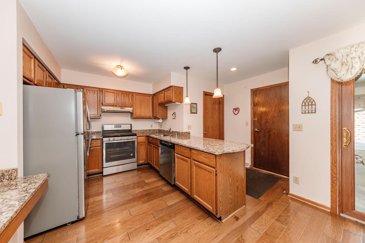 343 Lexington COURT B