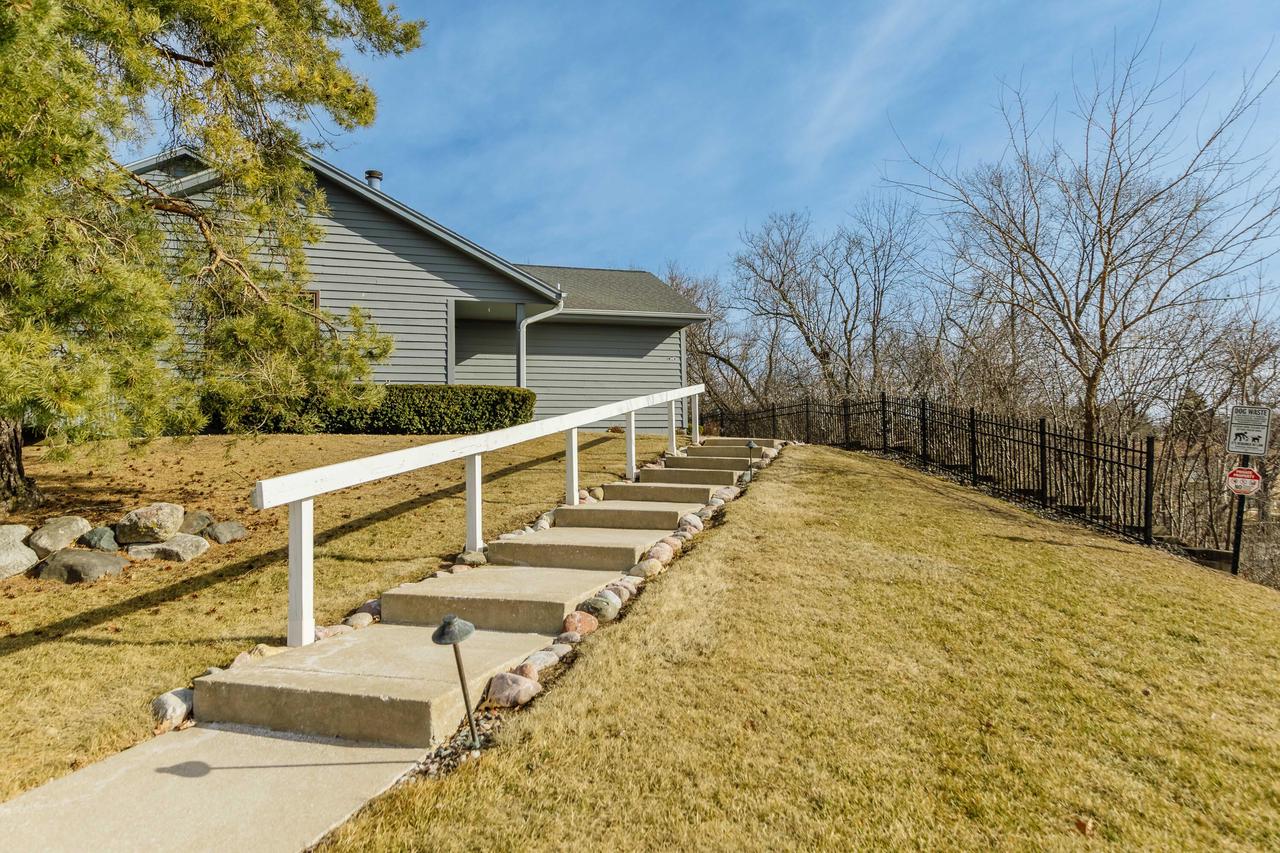 343 Lexington COURT B
