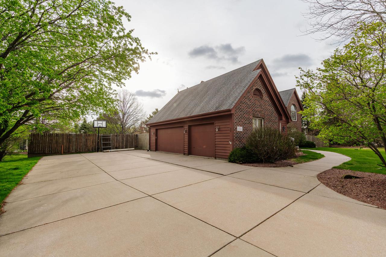 194 West Fairfield COURT