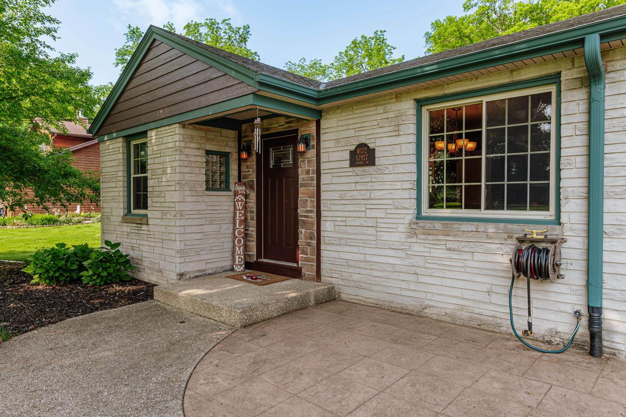 W172S7927 Lannon DRIVE
