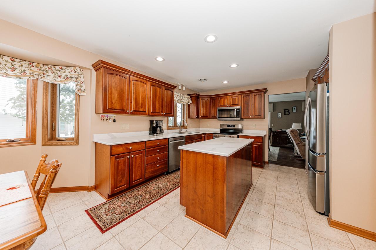 443 Quail Point DRIVE