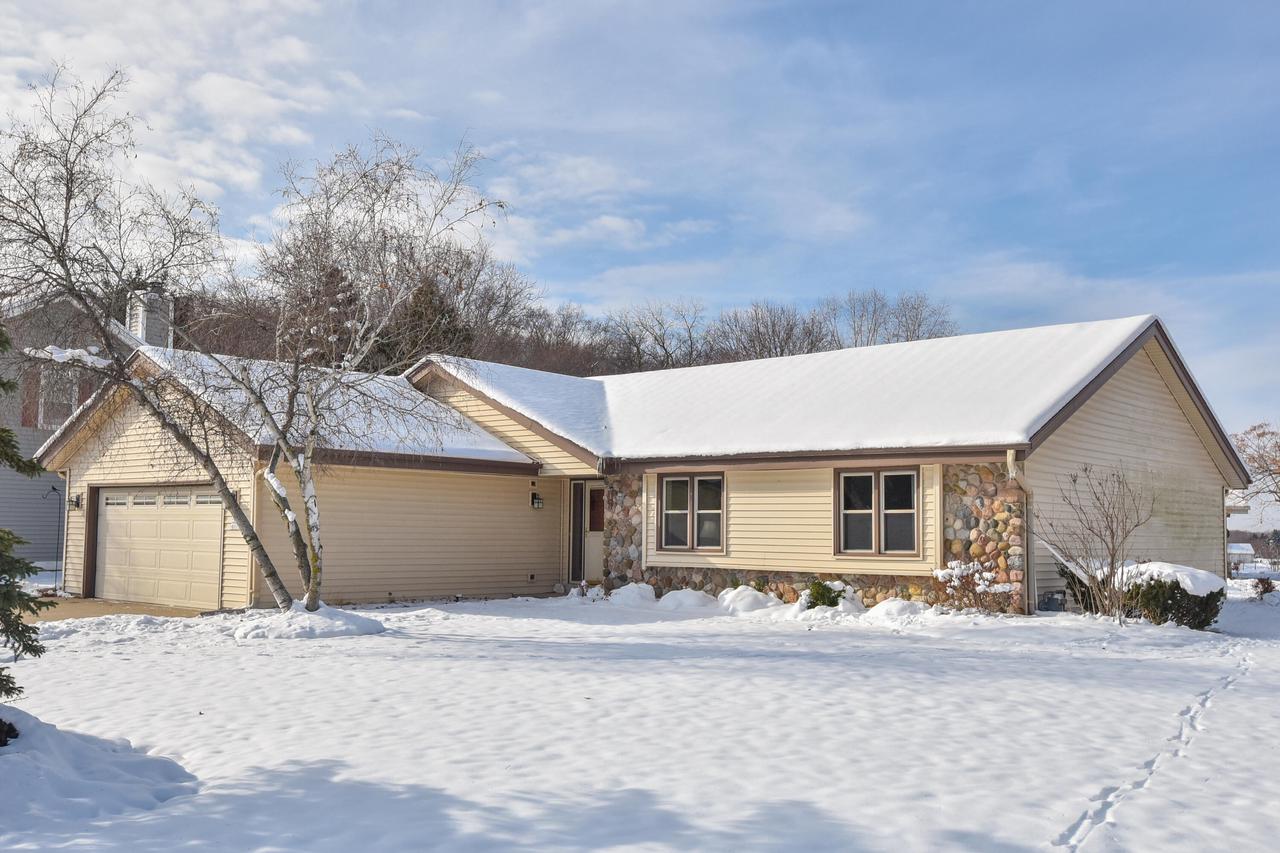 W234N6889 Salem DRIVE