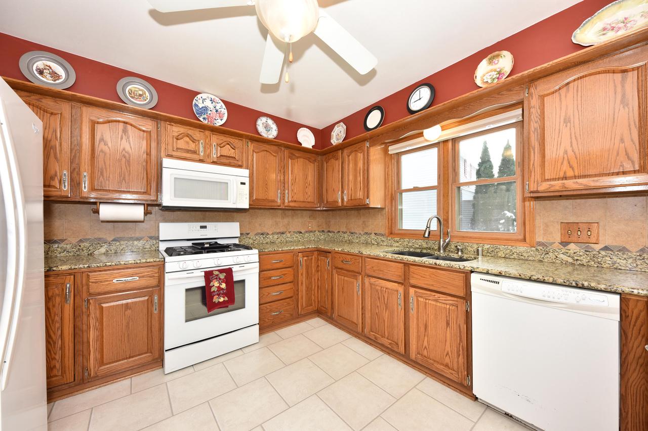 W234N6889 Salem DRIVE