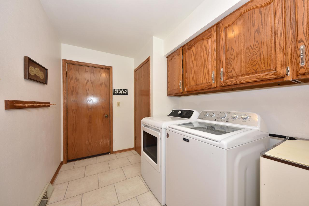 W234N6889 Salem DRIVE