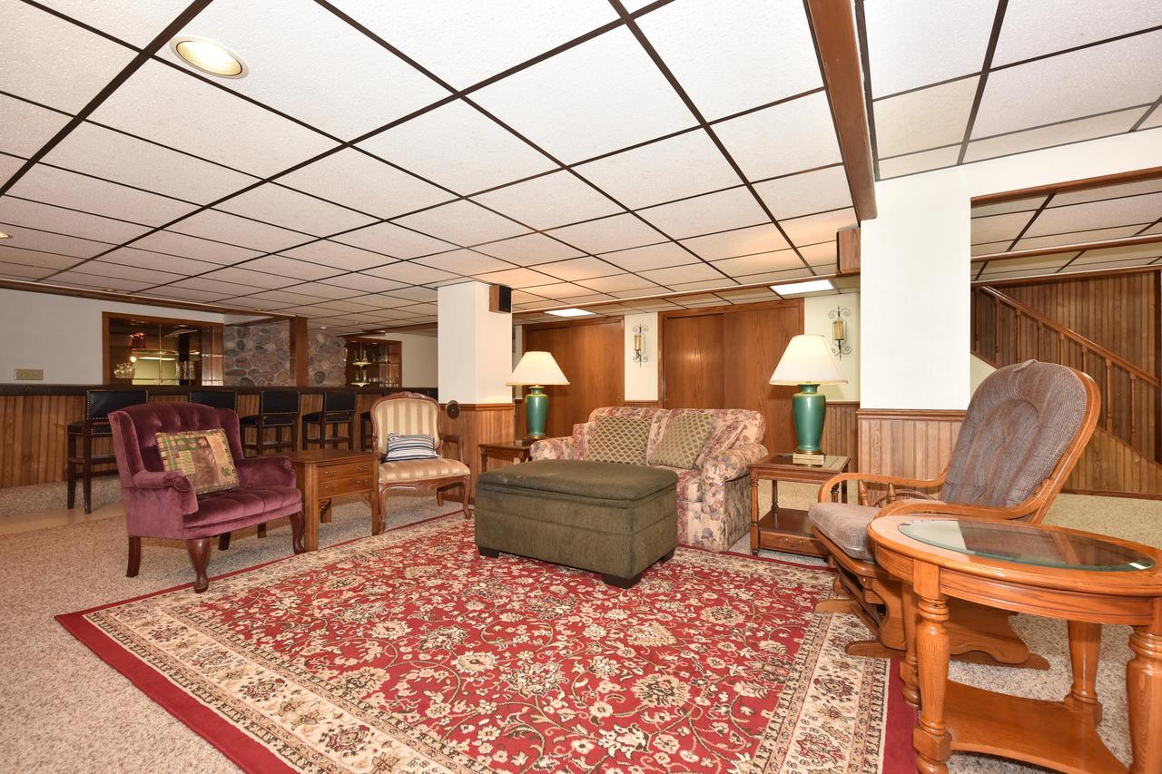 W234N6889 Salem DRIVE