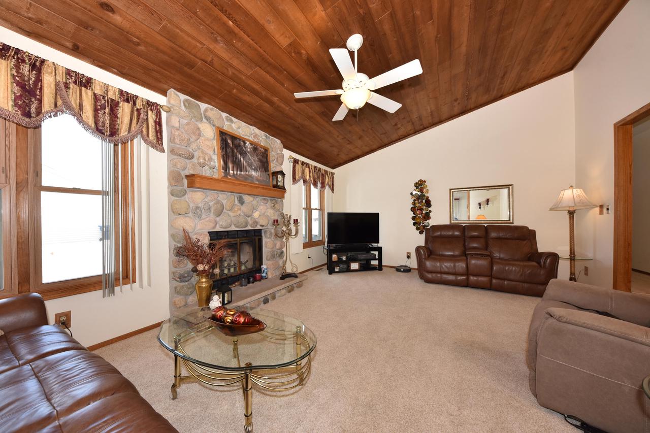W234N6889 Salem DRIVE