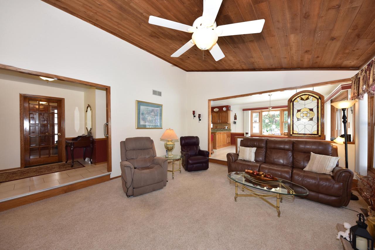W234N6889 Salem DRIVE