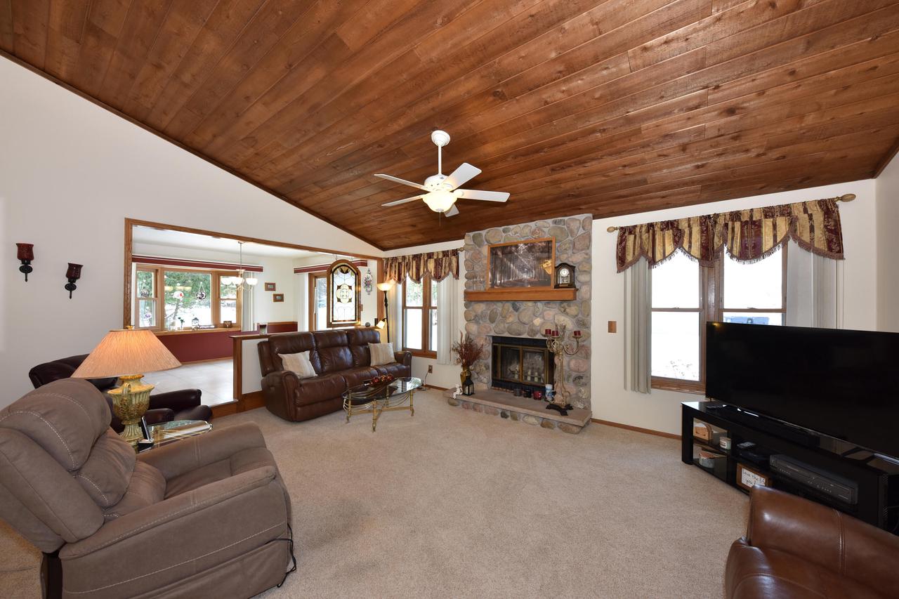 W234N6889 Salem DRIVE