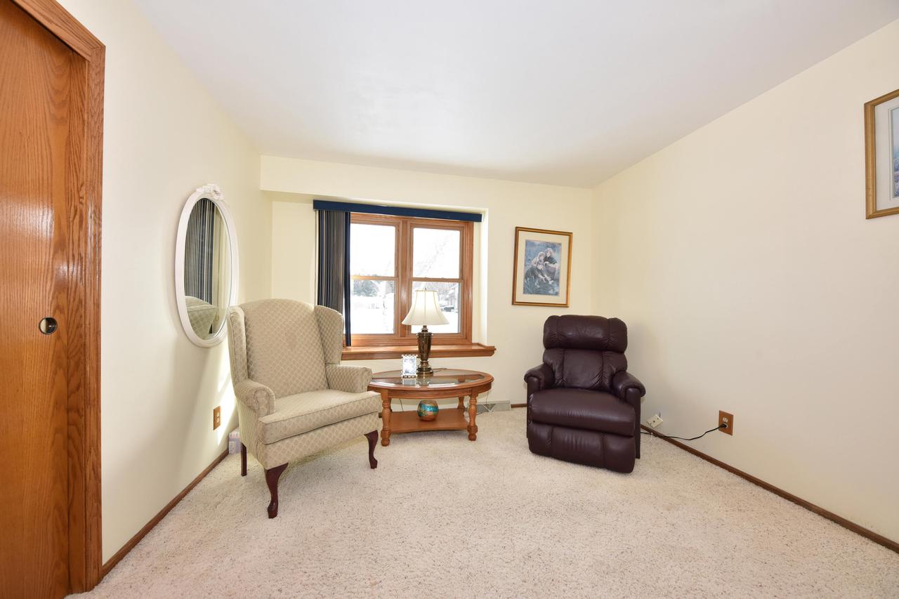 W234N6889 Salem DRIVE