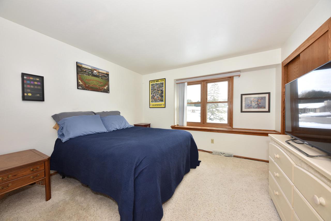 W234N6889 Salem DRIVE